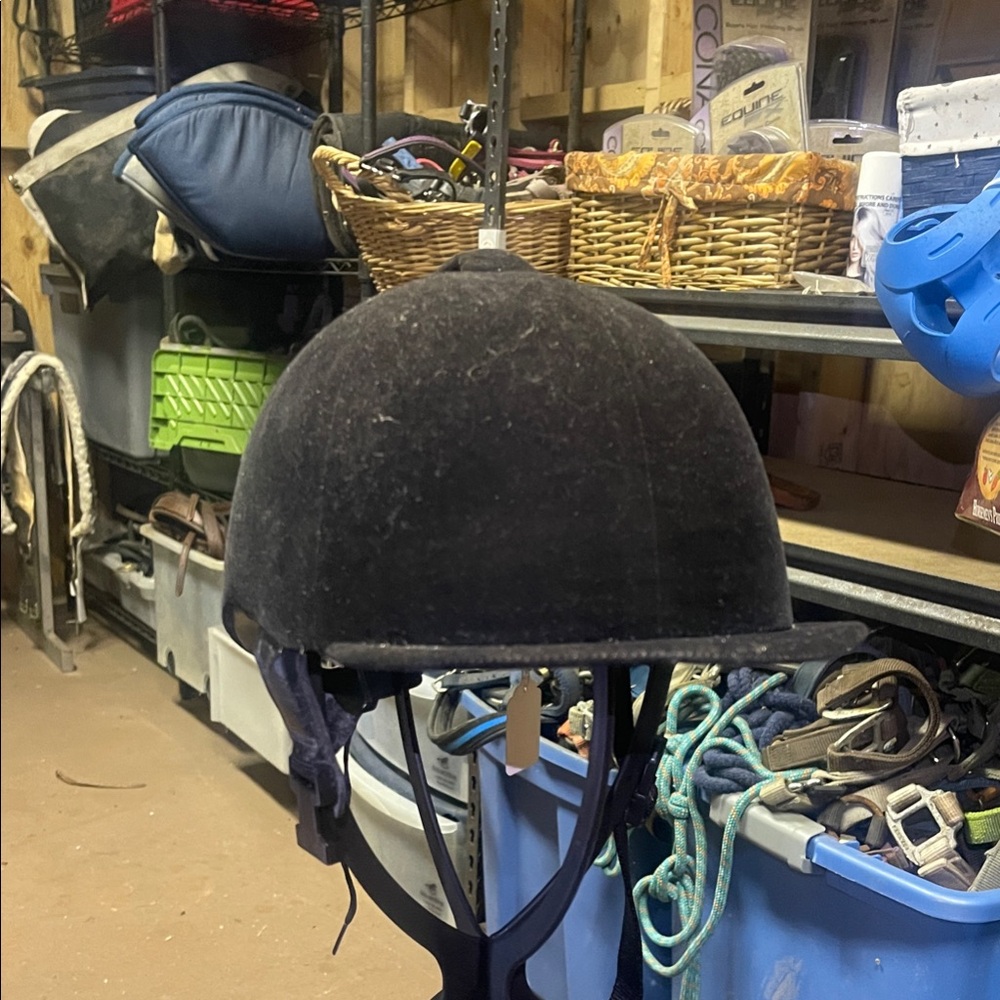 Equestrian Riding Helmet in Black